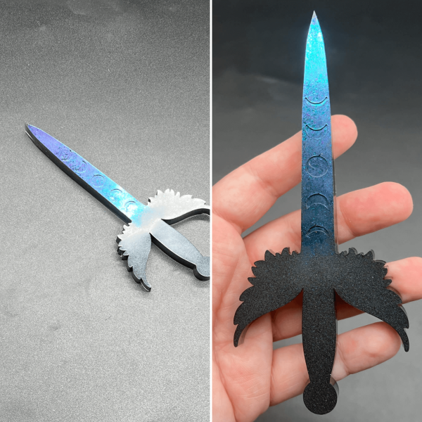 This small Poignard resin dagger is made with black resin and a blue color shift mica on the blade.