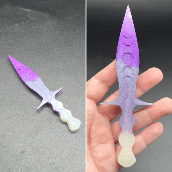 Purple and white resin Pugio dagger