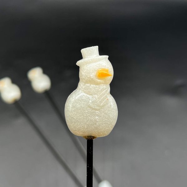 Off-white resin snowman wearing a hat