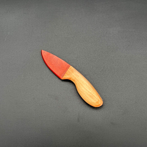 skinner knife made with paduak blade