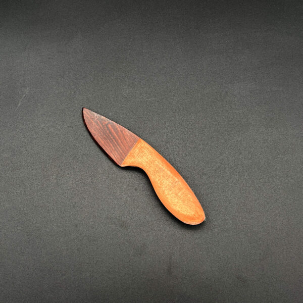 skinner knife made with a rosewood blade